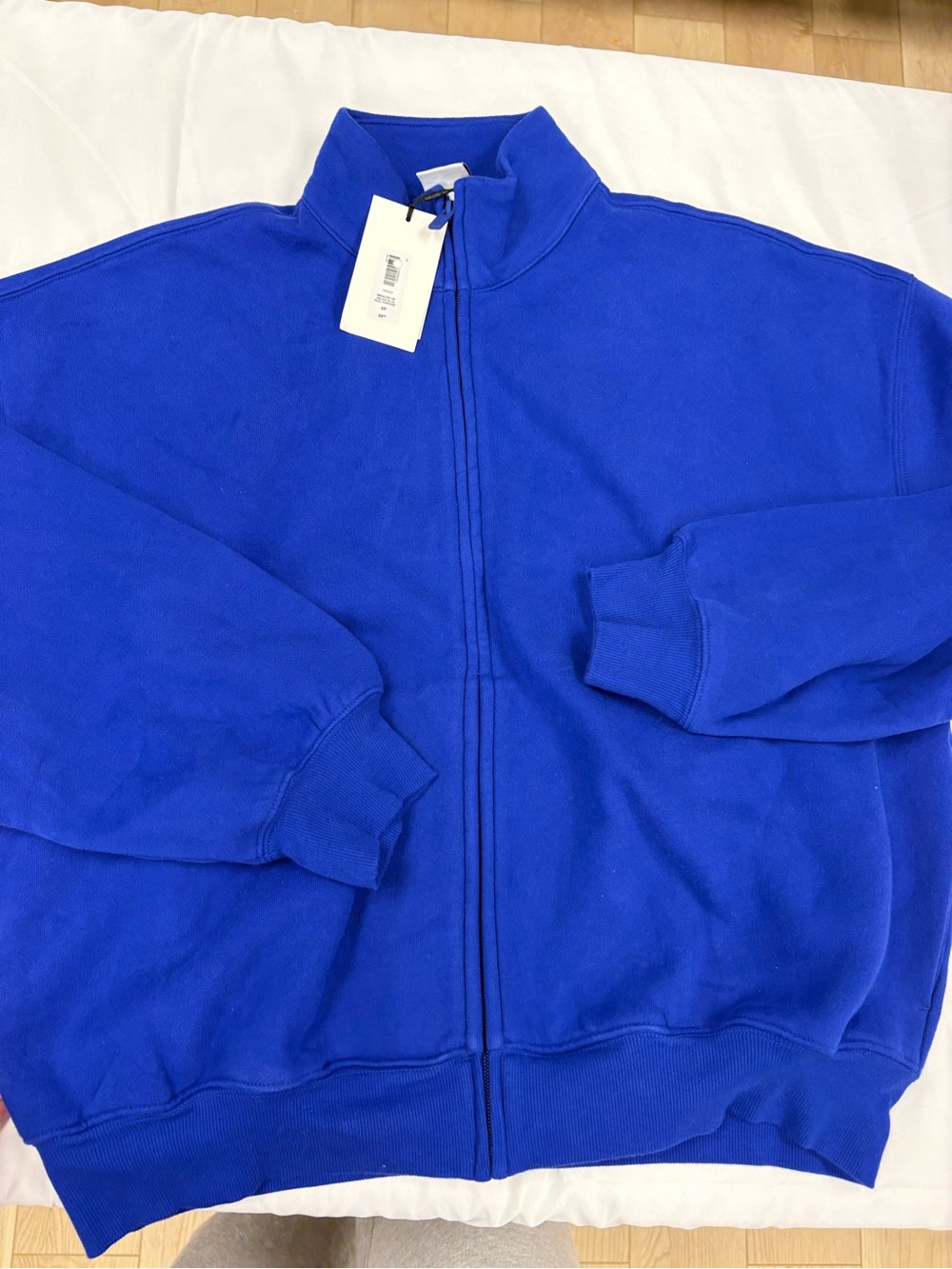 NWT aritzia mega zip up